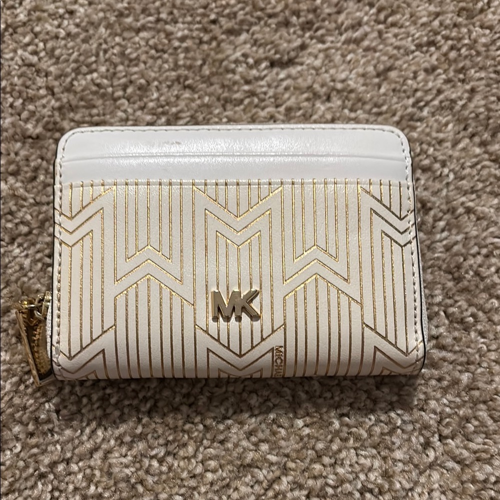 Michael Kors White and Gold Quilted Wallet
